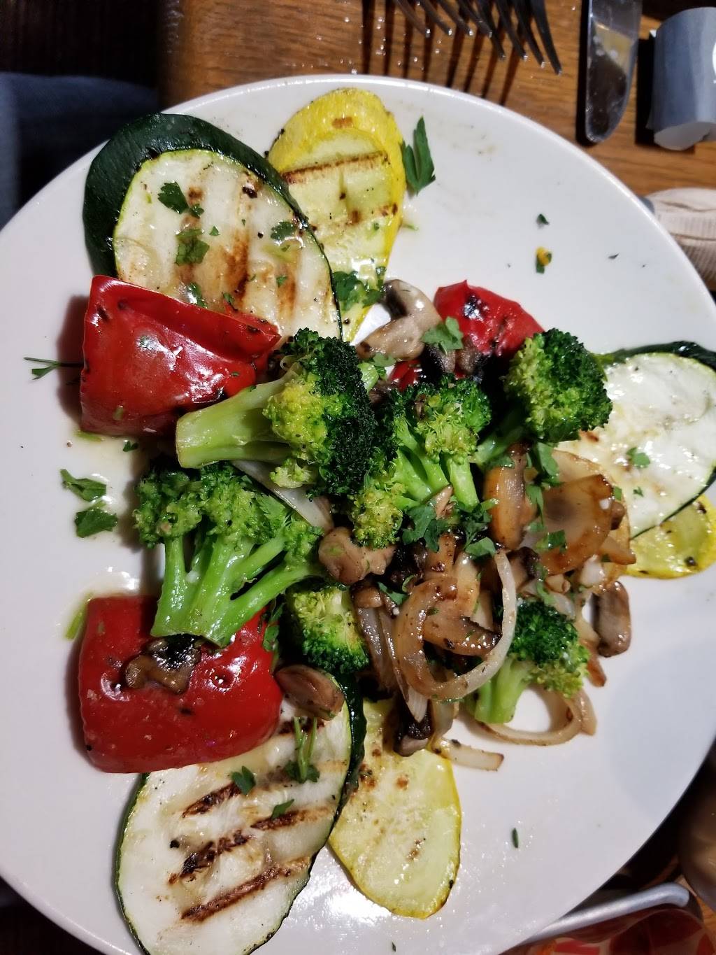 Applebees Grill + Bar | restaurant | 3005 W Kimberly Rd, Davenport, IA 52806, USA | 5634458646 OR +1 563-445-8646