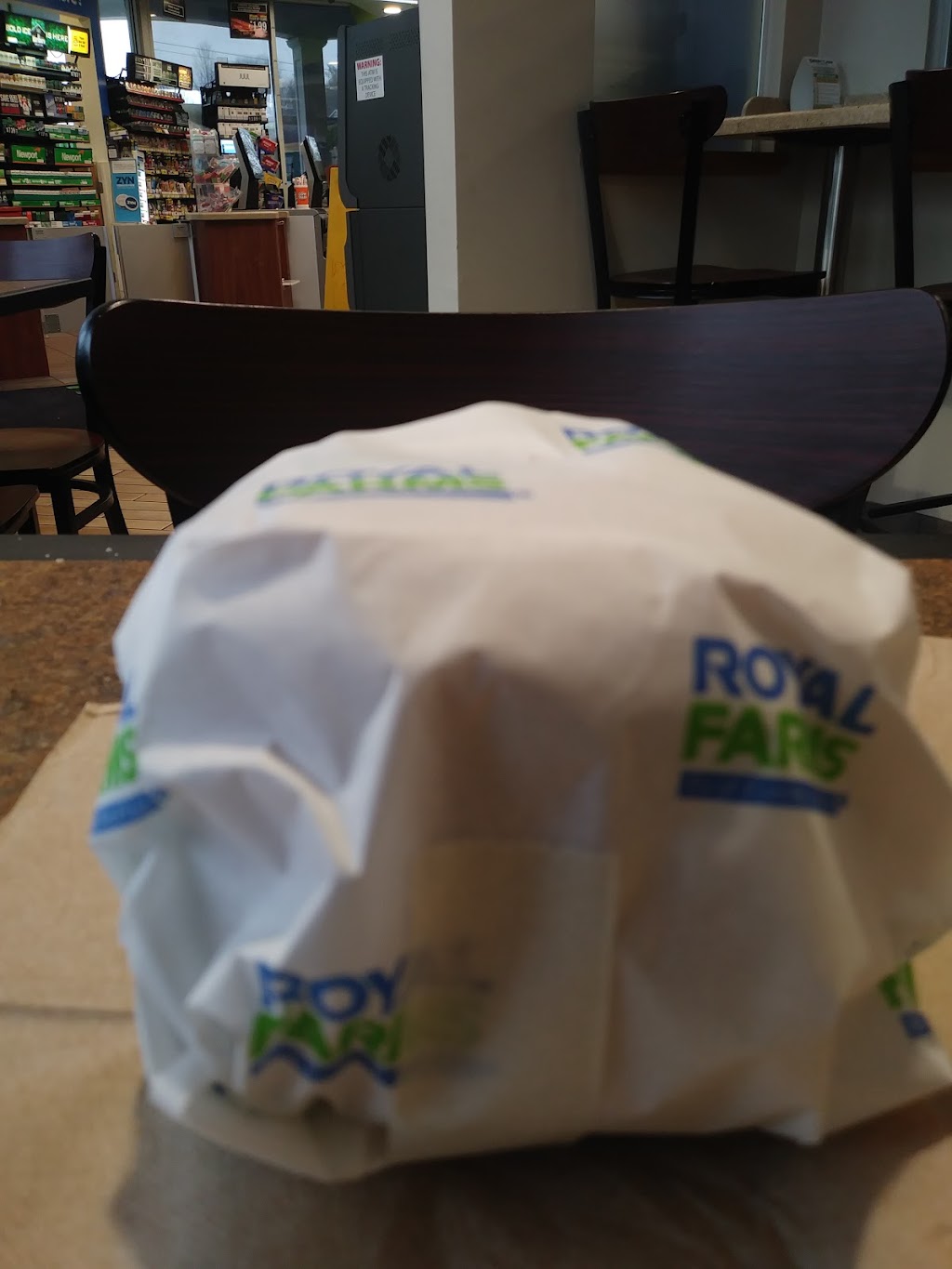 Royal Farms | meal takeaway | 2605 S Queen St, York, PA 17402, USA | 7179003205 OR +1 717-900-3205