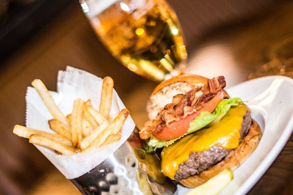 Hudson Hound | restaurant | 575 Hudson St, New York, NY 10014, USA | 2127966213 OR +1 212-796-6213