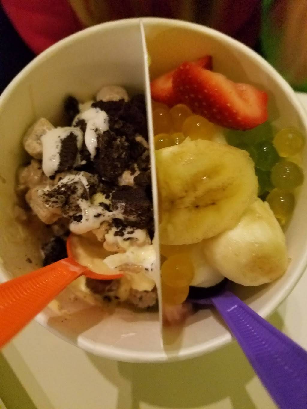 Mango Frozen Yogurt | restaurant | 1881 E Main St, Torrington, CT 06790, USA | 8606185768 OR +1 860-618-5768