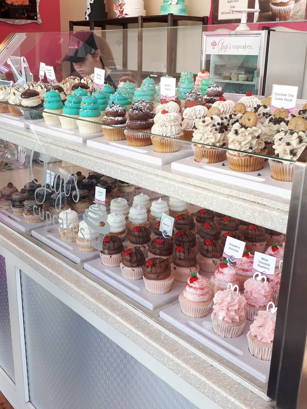 Hilldale Shopping Center | shopping mall | 726 N Midvale Blvd, Madison, WI 53705, USA | 6082386353 OR +1 608-238-6353