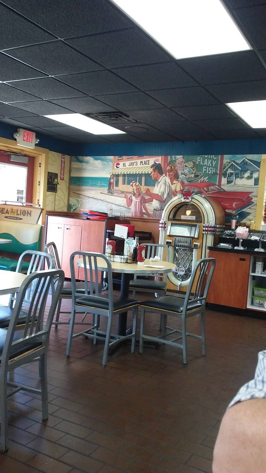 Long John Silvers a & w | restaurant | 1030 Clocktower Dr, Springfield, IL 62704, USA | 2177871562 OR +1 217-787-1562