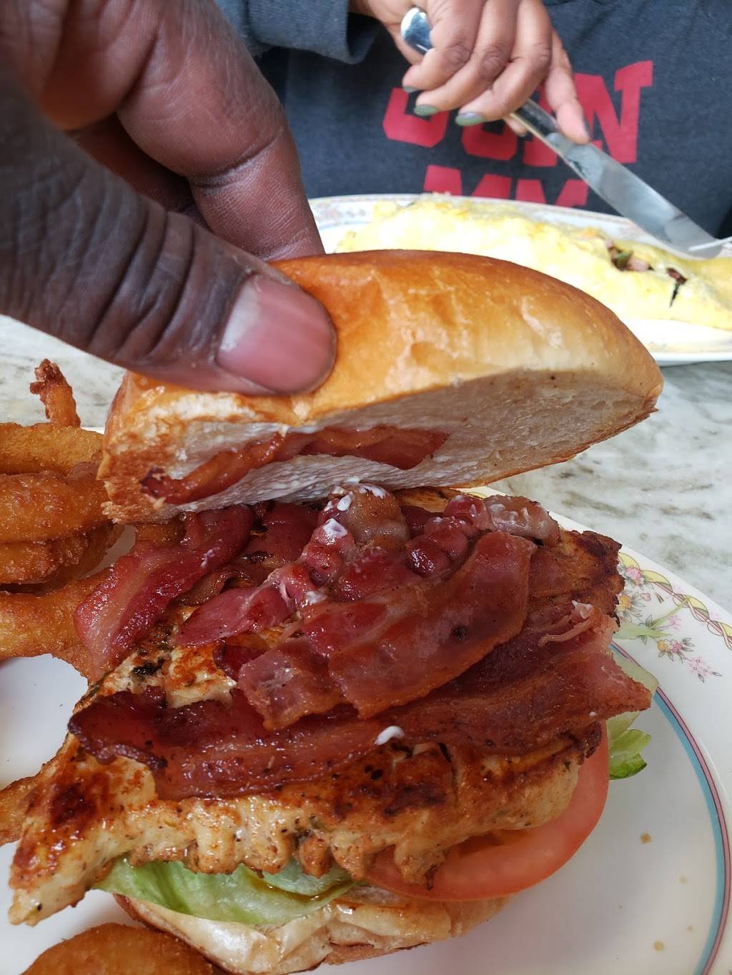 3ds Coney Family Restaurant | restaurant | 2548 Elizabeth Lake Rd, Waterford Twp, MI 48328, USA | 2488096996 OR +1 248-809-6996