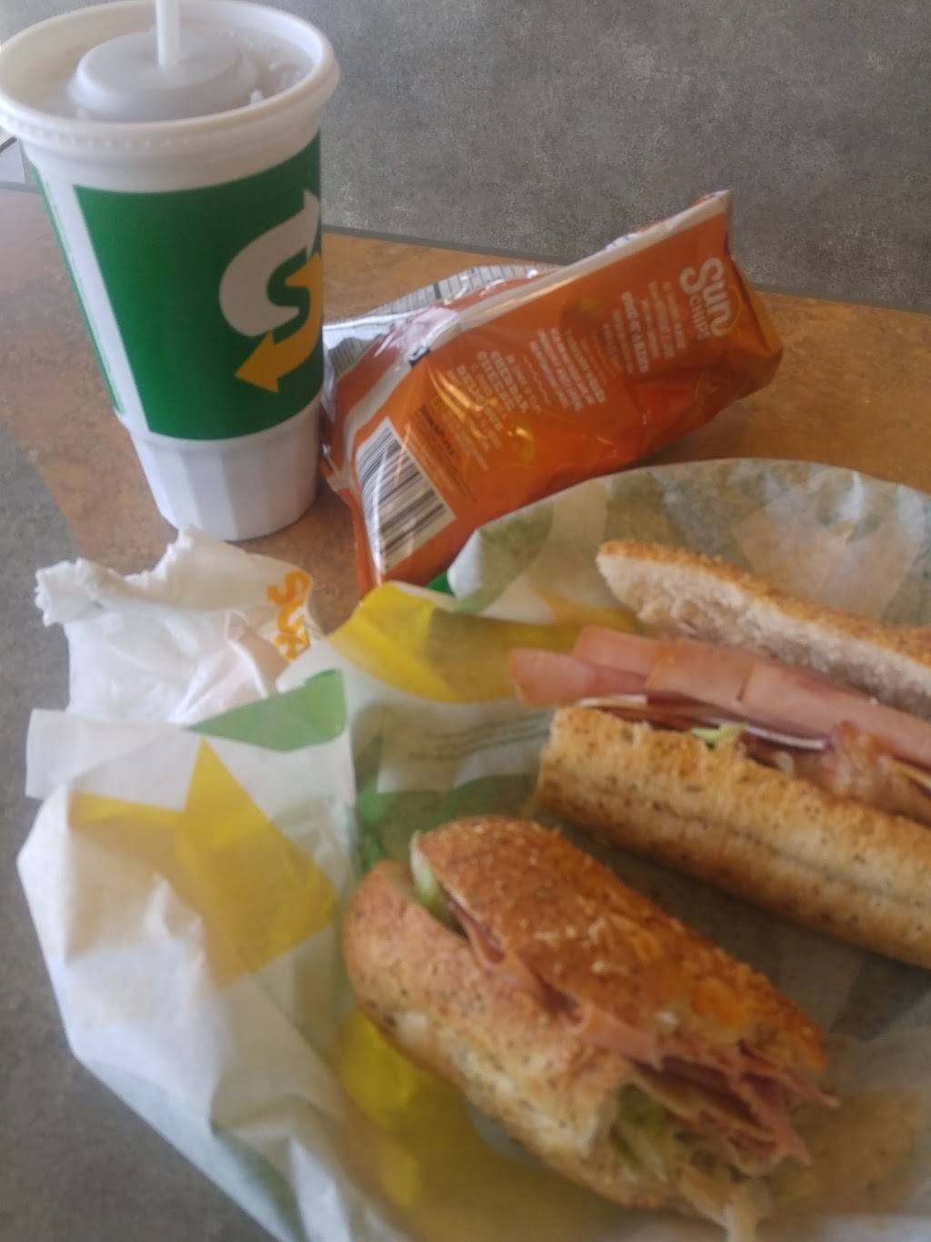 Subway | restaurant | 2448 N Clovis Ave, Fresno, CA 93727, USA | 5592922020 OR +1 559-292-2020
