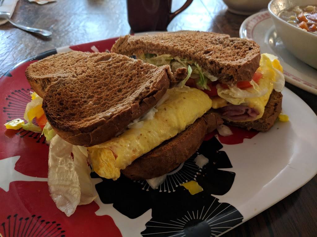 Mary Annes Breakfast and Lunch | restaurant | 1460 Island Ave, McKees Rocks, PA 15136, USA | 4123312322 OR +1 412-331-2322