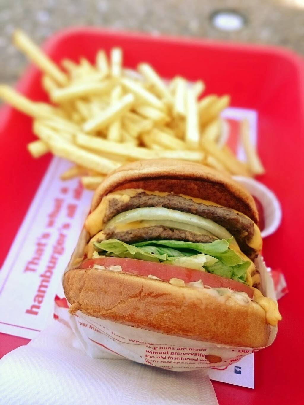 In-N-Out Burger | restaurant | 641 Leavesley Rd, Gilroy, CA 95020, USA | 8007861000 OR +1 800-786-1000