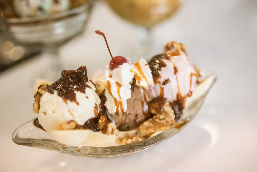 DELRAY SHORES PHARMACY & SODA FOUNTAIN | restaurant | 124 NE 5th Ave, Delray Beach, FL 33483, USA | 5612722124 OR +1 561-272-2124