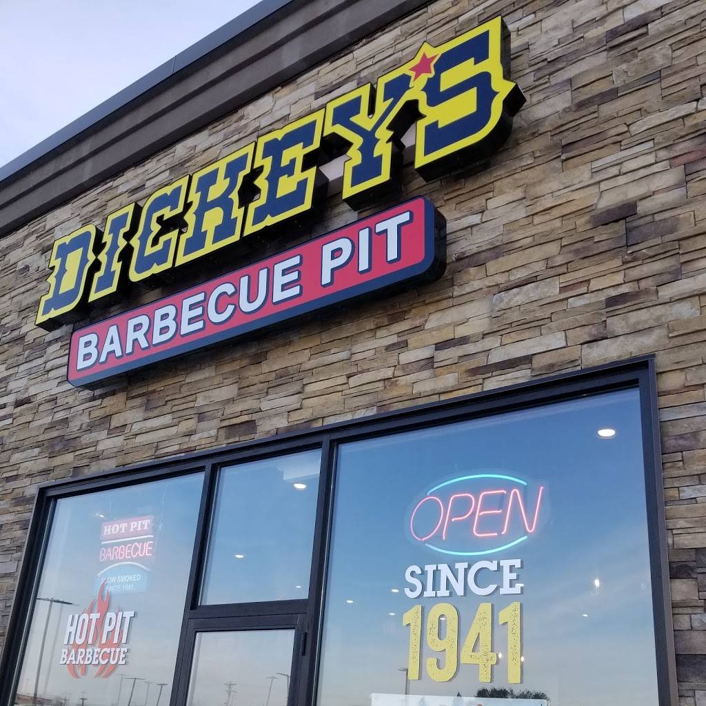 Dickeys Barbecue Pit | restaurant | 4960 Miller Trunk Hwy, Hermantown, MN 55811, USA | 2182602271 OR +1 218-260-2271