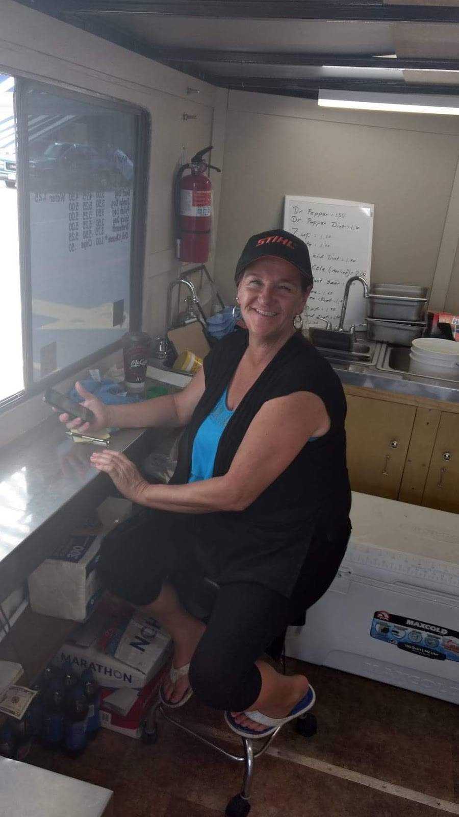 Darnells hot dog | restaurant | 201 W Main St, Gun Barrel City, TX 75156, USA | 9038020185 OR +1 903-802-0185