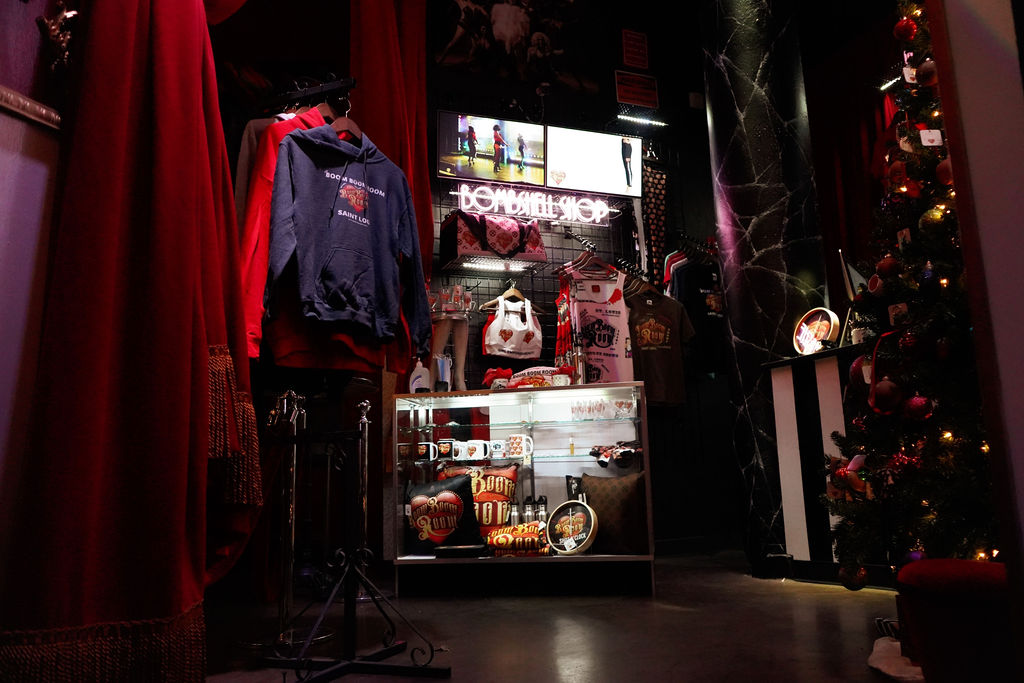 The Bombshell | restaurant | 1229 Washington Ave Suite 102, St. Louis, MO 63103, USA | 3144367000 OR +1 314-436-7000