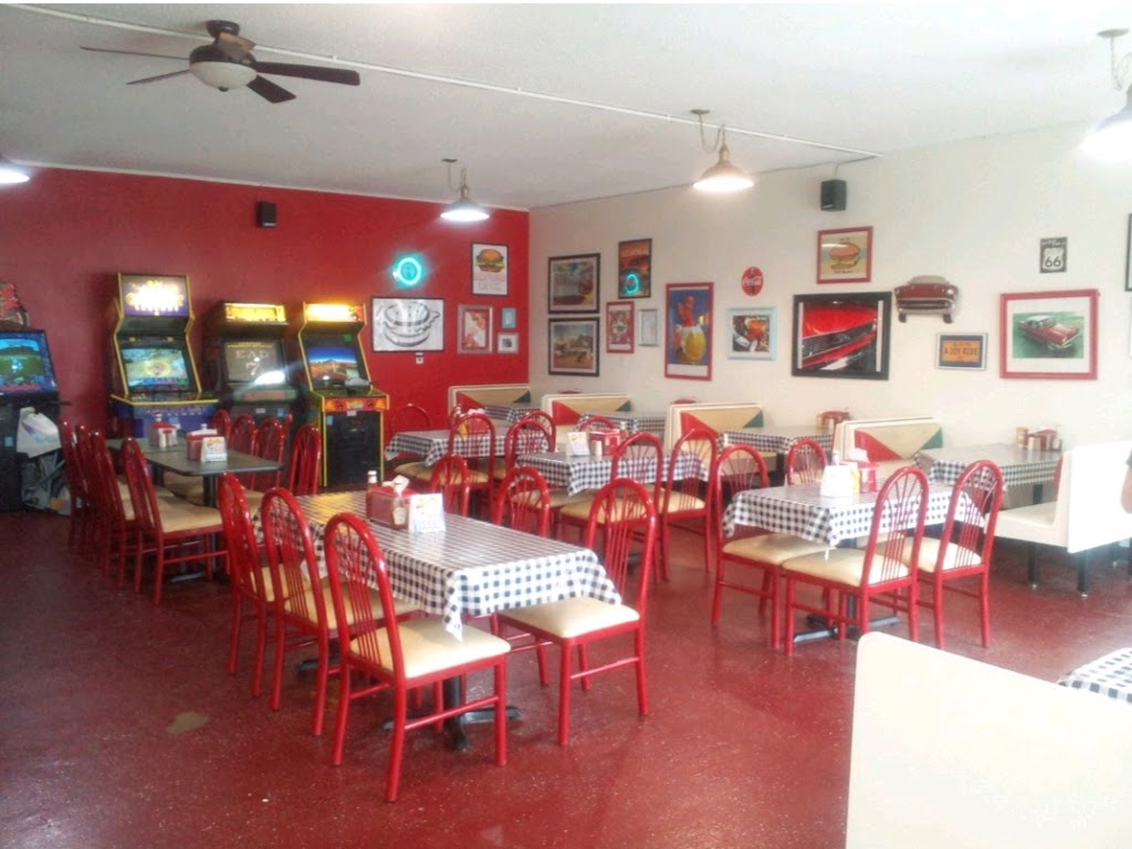 Harris Burgers | restaurant | 106 E Willow St, Harrisburg, SD 57032, USA | 6057671900 OR +1 605-767-1900