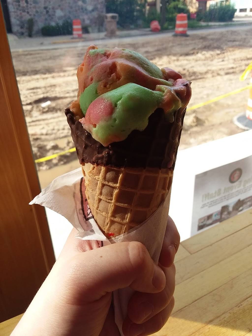 Chocolate Shoppe Ice Cream Co. | restaurant | 1925 Monroe St #120, Madison, WI 53711, USA | 6082306259 OR +1 608-230-6259