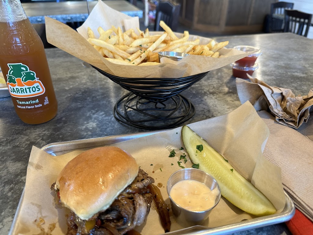 Woodward Marine Market | restaurant | 10932 Clam Way, Moss Landing, CA 95039, USA | 8316320857 OR +1 831-632-0857