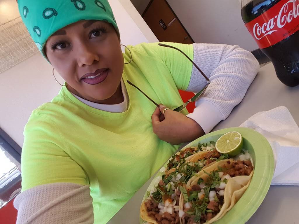 Chavas Tacos & Burgers | restaurant | 1755-1799 S Main St, Kingfisher, OK 73750, USA | 4052555974 OR +1 405-255-5974