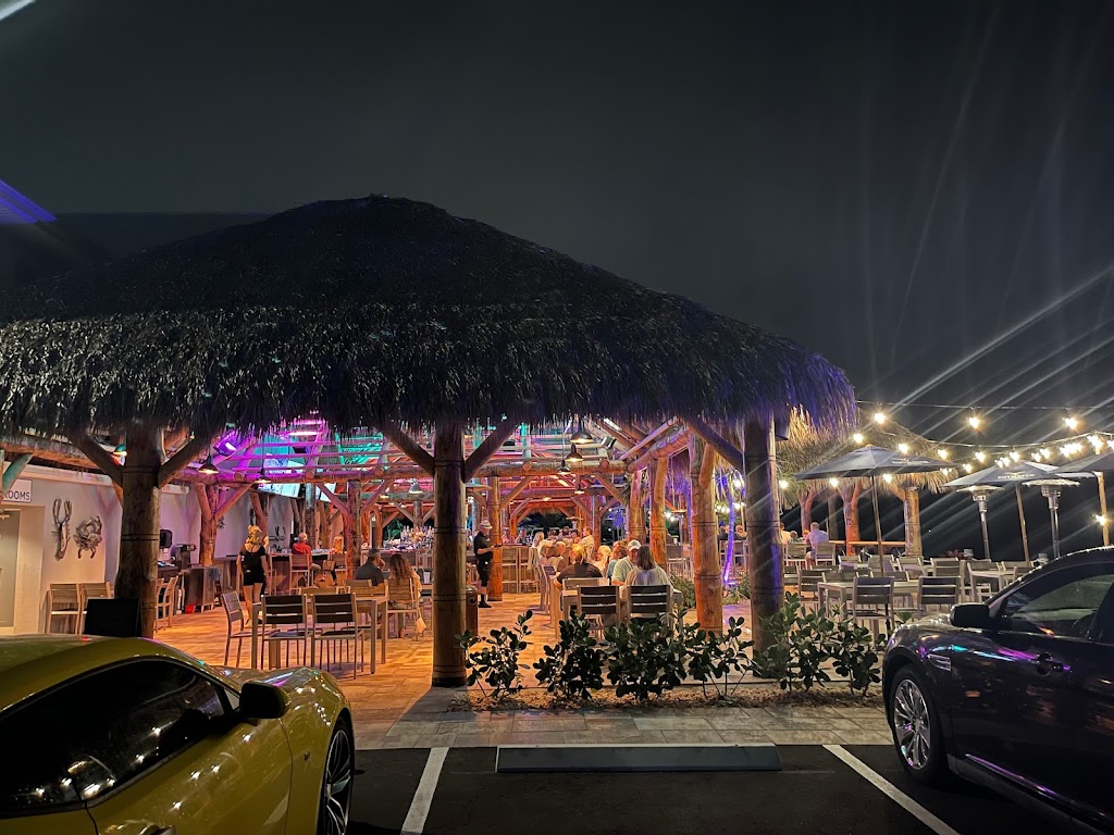 Dolphins Waterfront Bar & Grill at Cape Crossing | restaurant | 310 Lagoon Way, Merritt Island, FL 32953, USA | 3213382220 OR +1 321-338-2220