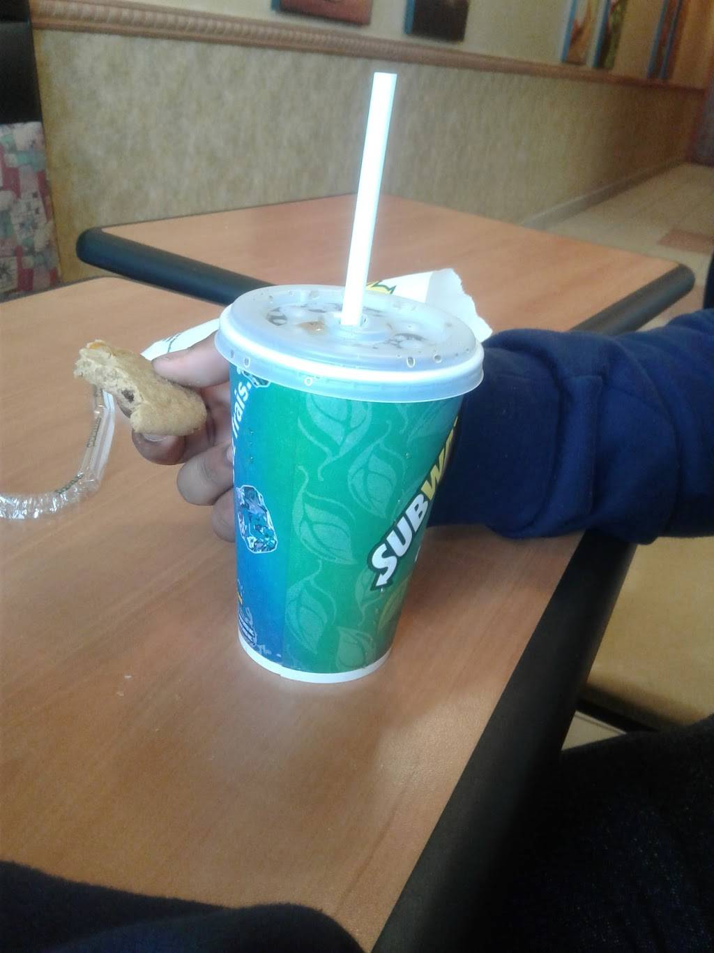 Subway | restaurant | 265 Wincott Dr Unit B, Etobicoke, ON M9R 2R5, Canada | 4162400110 OR +1 416-240-0110