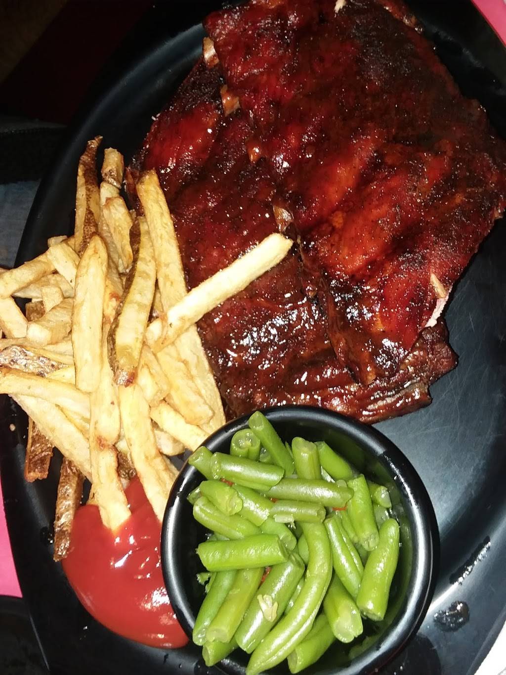 Hole in the Wall BBQ | restaurant | 3200 W 11th Ave, Eugene, OR 97402, USA | 5416837378 OR +1 541-683-7378