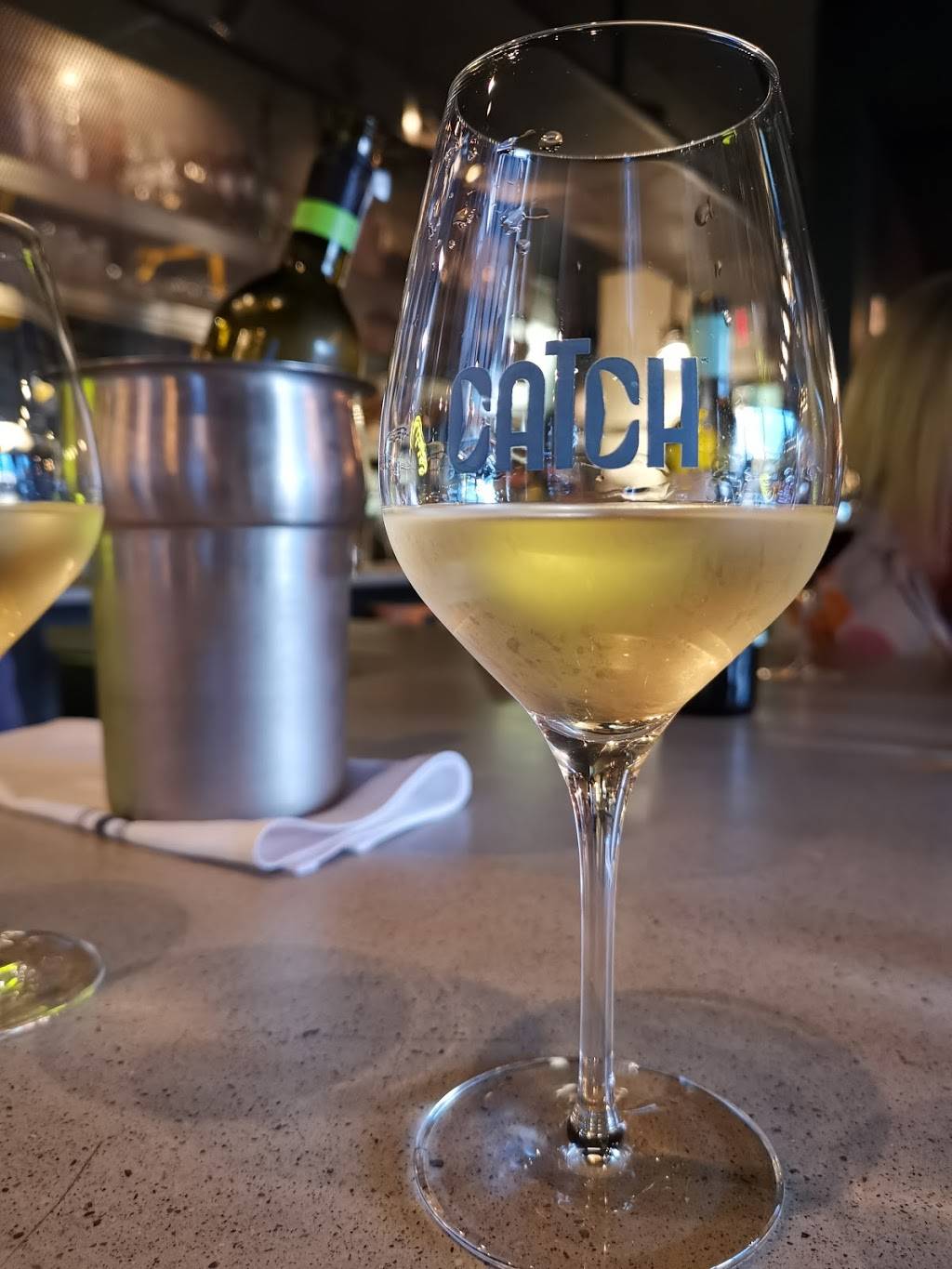 Resto Catch | restaurant | 1467 Rue de Montarville, Saint-Bruno-de-Montarville, QC J3V 3T6, Canada | 4506903100 OR +1 450-690-3100