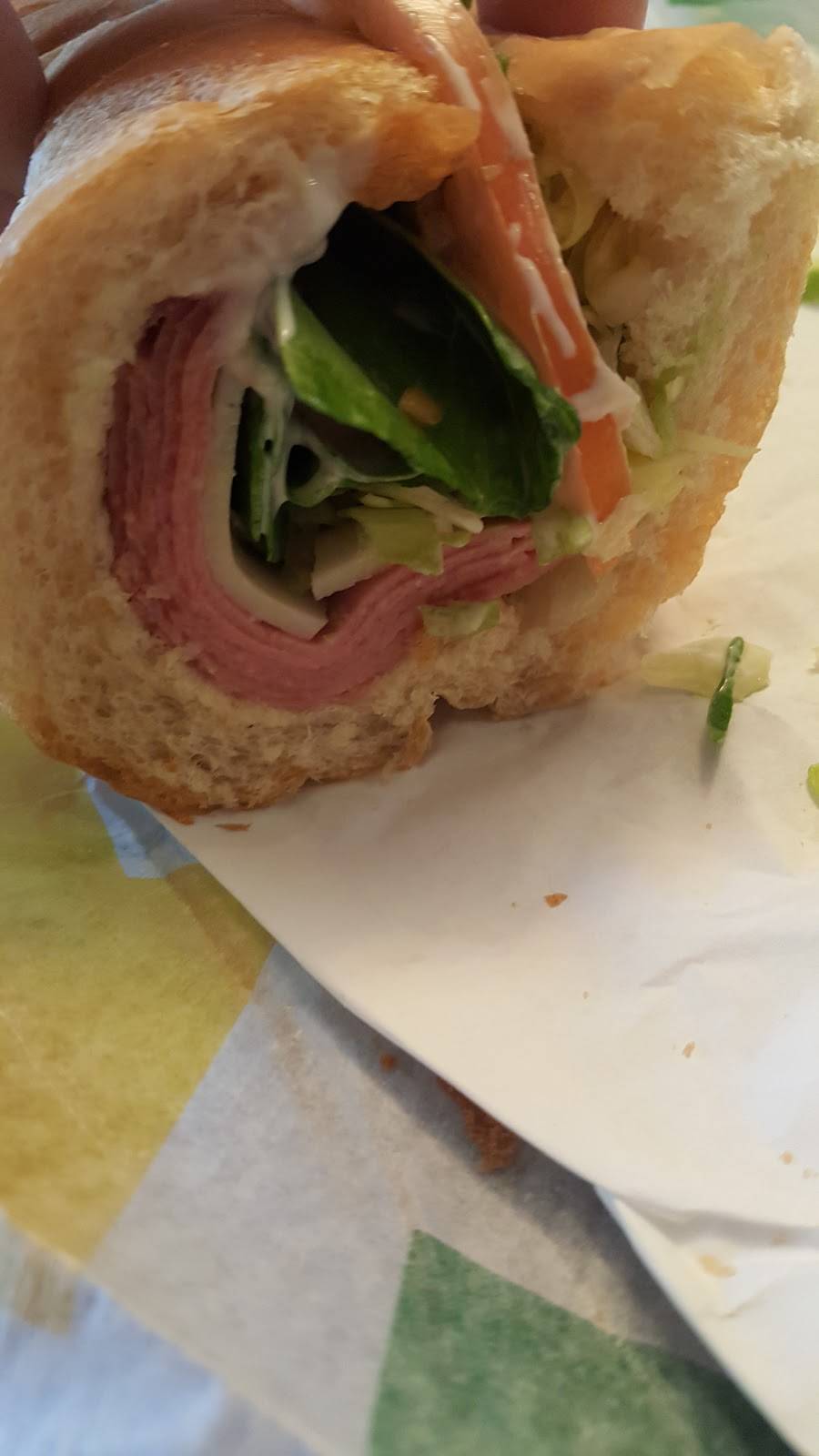 Subway | restaurant | 29702 Southfield Rd, Southfield, MI 48076, USA | 2485695050 OR +1 248-569-5050