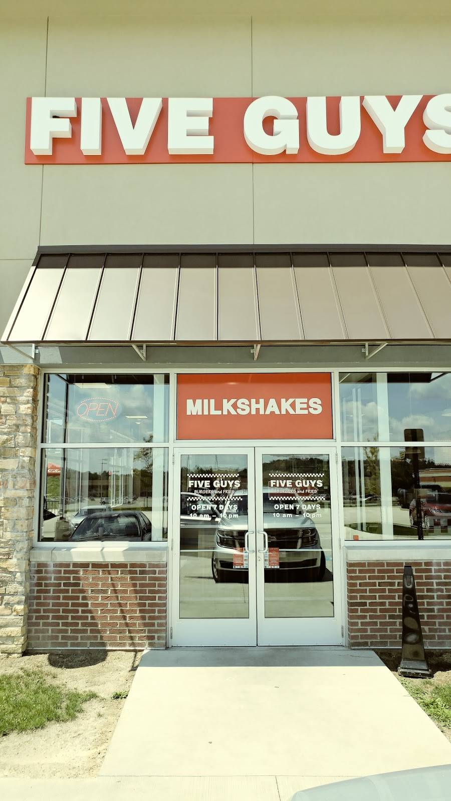 Five Guys | meal takeaway | 450 Cabela Dr, Triadelphia, WV 26059, USA | 3049090221 OR +1 304-909-0221