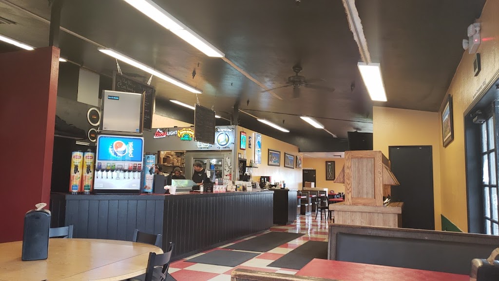 Vinnys Pizza | restaurant | 111C Boatyard Dr, Fort Bragg, CA 95437, USA | 7079610580 OR +1 707-961-0580