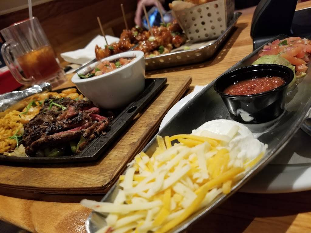 Chilis Grill & Bar | restaurant | 5150 E Broadway Blvd, Tucson, AZ 85711, USA | 5207473330 OR +1 520-747-3330