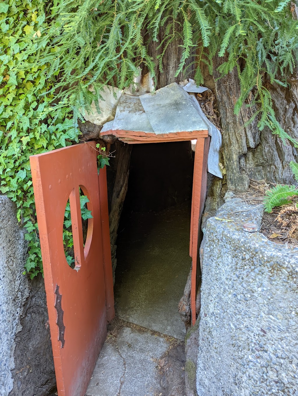 Chimney Tree Grill | restaurant | 1111 Avenue of the Giants, Phillipsville, CA 95559, USA | 7079232265 OR +1 707-923-2265