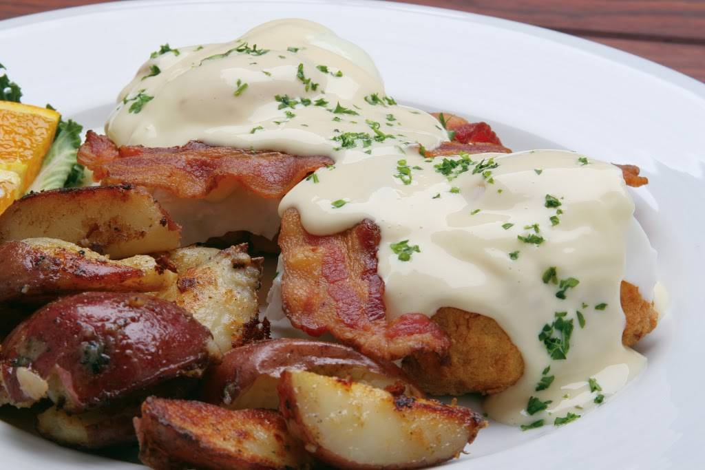 Hearth n Kettle Hyannis | restaurant | 1225 Iyannough Rd #3, Hyannis, MA 02601, USA | 5085682935 OR +1 508-568-2935