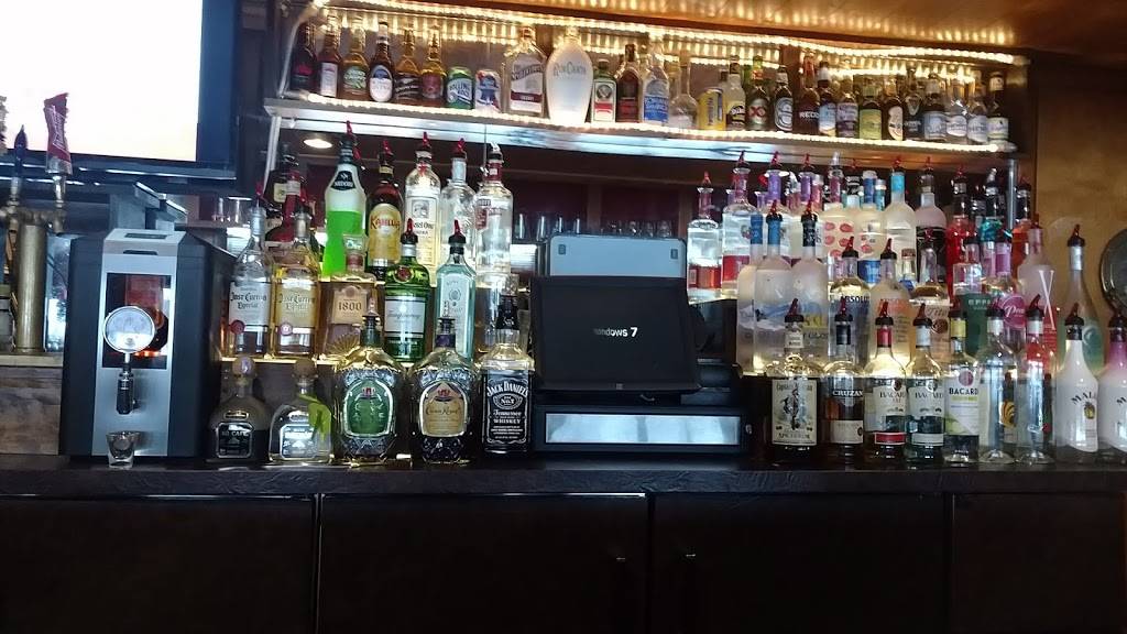 Landings At Henry Harbor LLC | restaurant | 210 Cromwell Dr, Henry, IL 61537, USA | 3093642181 OR +1 309-364-2181