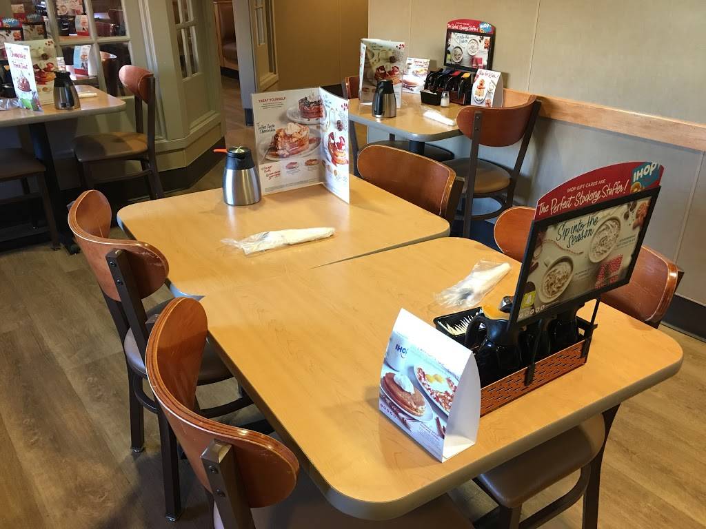 IHOP | restaurant | 1035 W Poplar Ave, Collierville, TN 38017, USA | 9018548894 OR +1 901-854-8894
