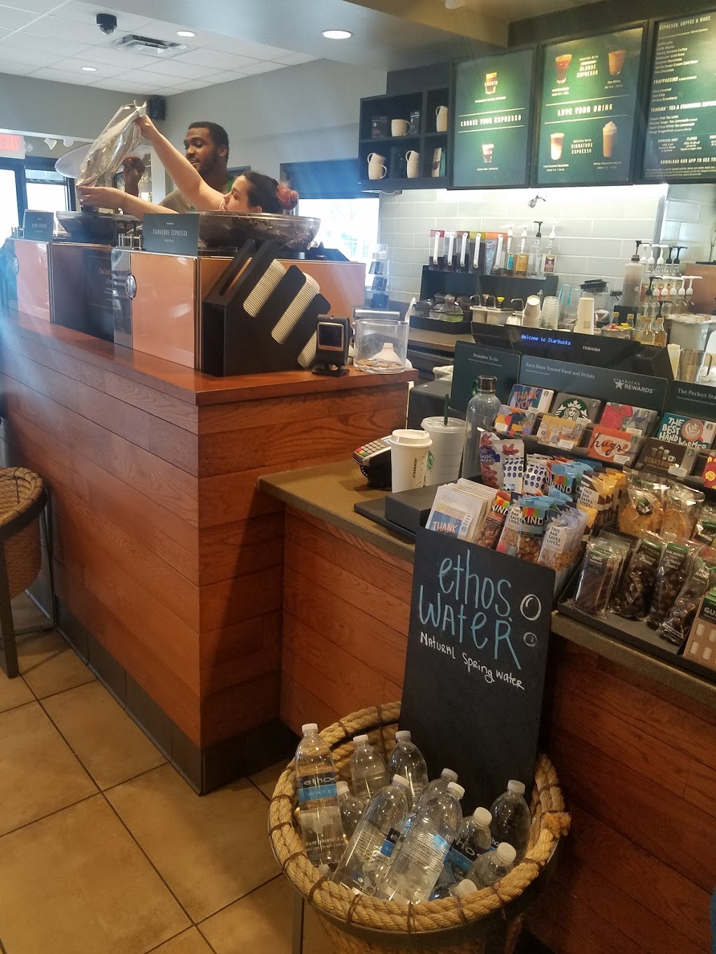 Starbucks | cafe | 3388 Poplar Ave, Memphis, TN 38111, USA | 9013201021 OR +1 901-320-1021