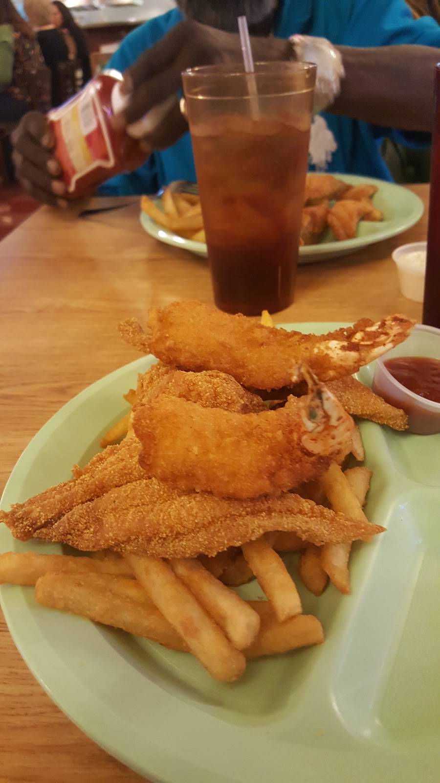 Catfish Parlour | restaurant | 4705 E Ben White Blvd, Austin, TX 78744, USA | 5124003601 OR +1 512-400-3601