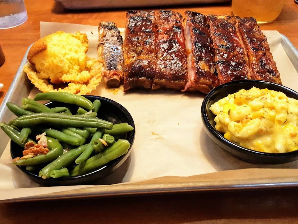 Famous Daves Bar-B-Que | restaurant | 4757 Monroe St, Toledo, OH 43623, USA | 4194757427 OR +1 419-475-7427