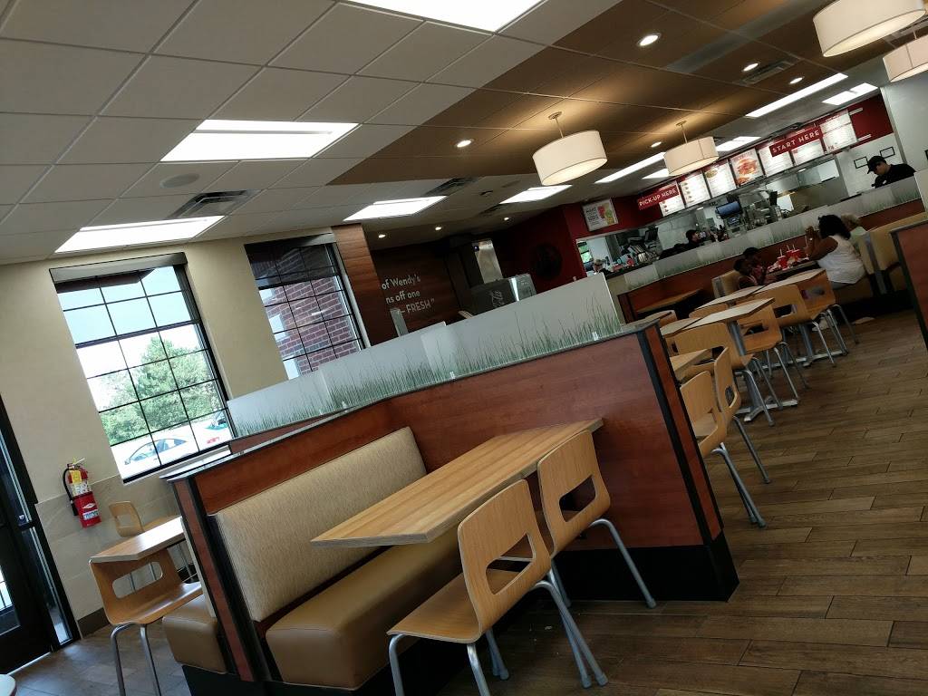 Wendys | restaurant | 660 E Aurora Rd, Macedonia, OH 44056, USA | 3304670686 OR +1 330-467-0686