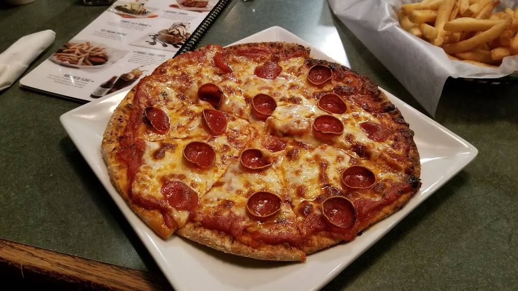 The Greene Turtle Sports Bar & Grille | restaurant | 6 St. Marys Avenue, Suite 104, La Plata, MD 20646, USA | 3013929119 OR +1 301-392-9119