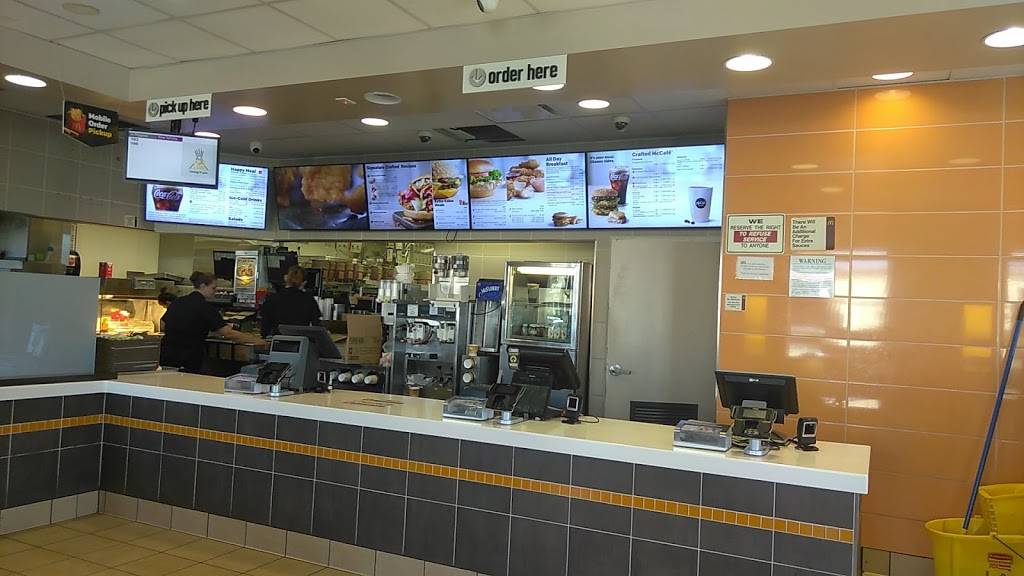 McDonalds | cafe | 2321 W Florida, Hemet, CA 92545, USA | 9516584603 OR +1 951-658-4603