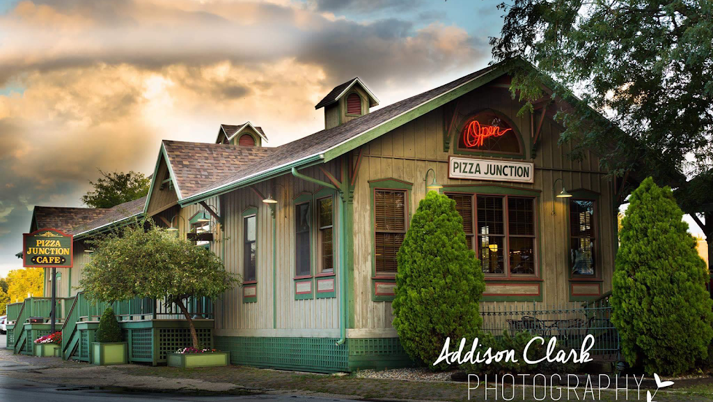 Pizza Junction | restaurant | 201 Court St, Huntington, IN 46750, USA | 2603564700 OR +1 260-356-4700