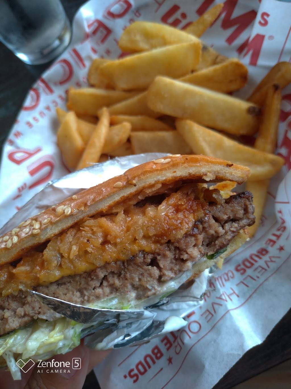 Red Robin Gourmet Burgers and Brews | restaurant | 3060 Sprague Ln, Woodburn, OR 97071, USA | 5039801598 OR +1 503-980-1598