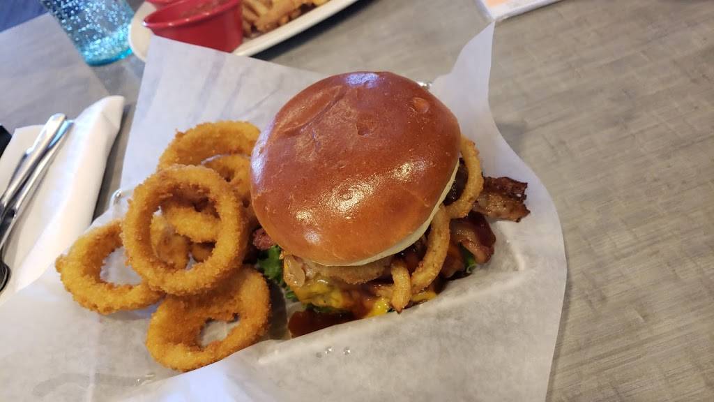 Friendlys | restaurant | 248 N Comrie Ave, Johnstown, NY 12095, USA | 5187622727 OR +1 518-762-2727