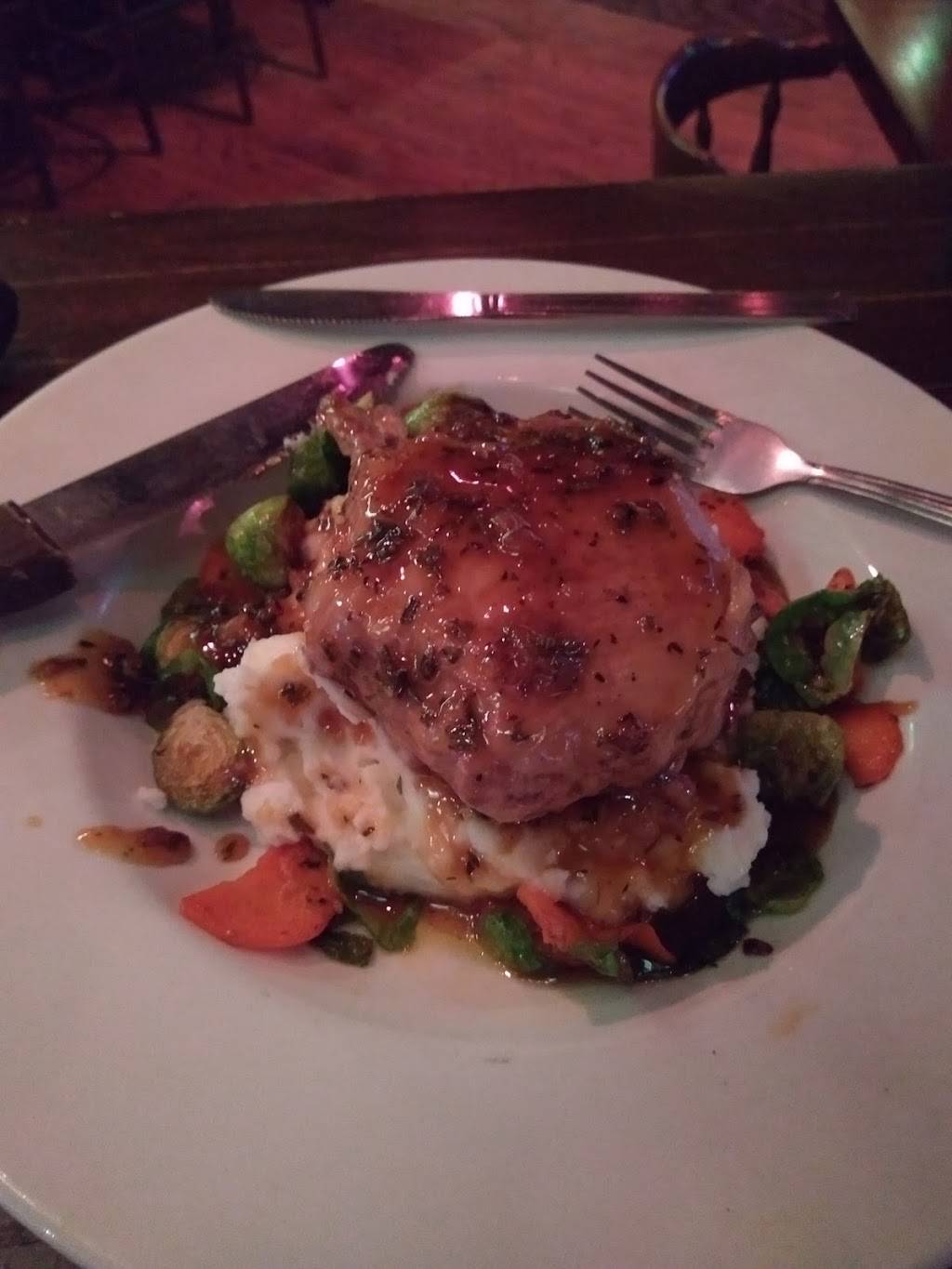 Winstons Pub & Grill | restaurant | 8101 E Belleview Ave, Denver, CO 80237, USA | 3035772790 OR +1 303-577-2790