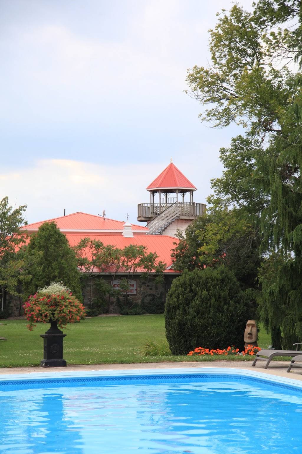 Hessenland Inn | restaurant | 72981 ON-21, Zurich, ON N0M 2T0, Canada | 8665437736 OR +1 866-543-7736