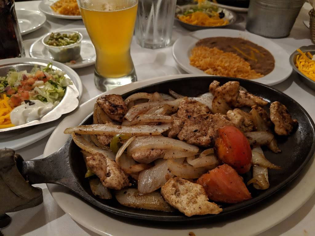 El Serrano | restaurant | 3410 E Market St, York, PA 17402, USA | 7177574963 OR +1 717-757-4963