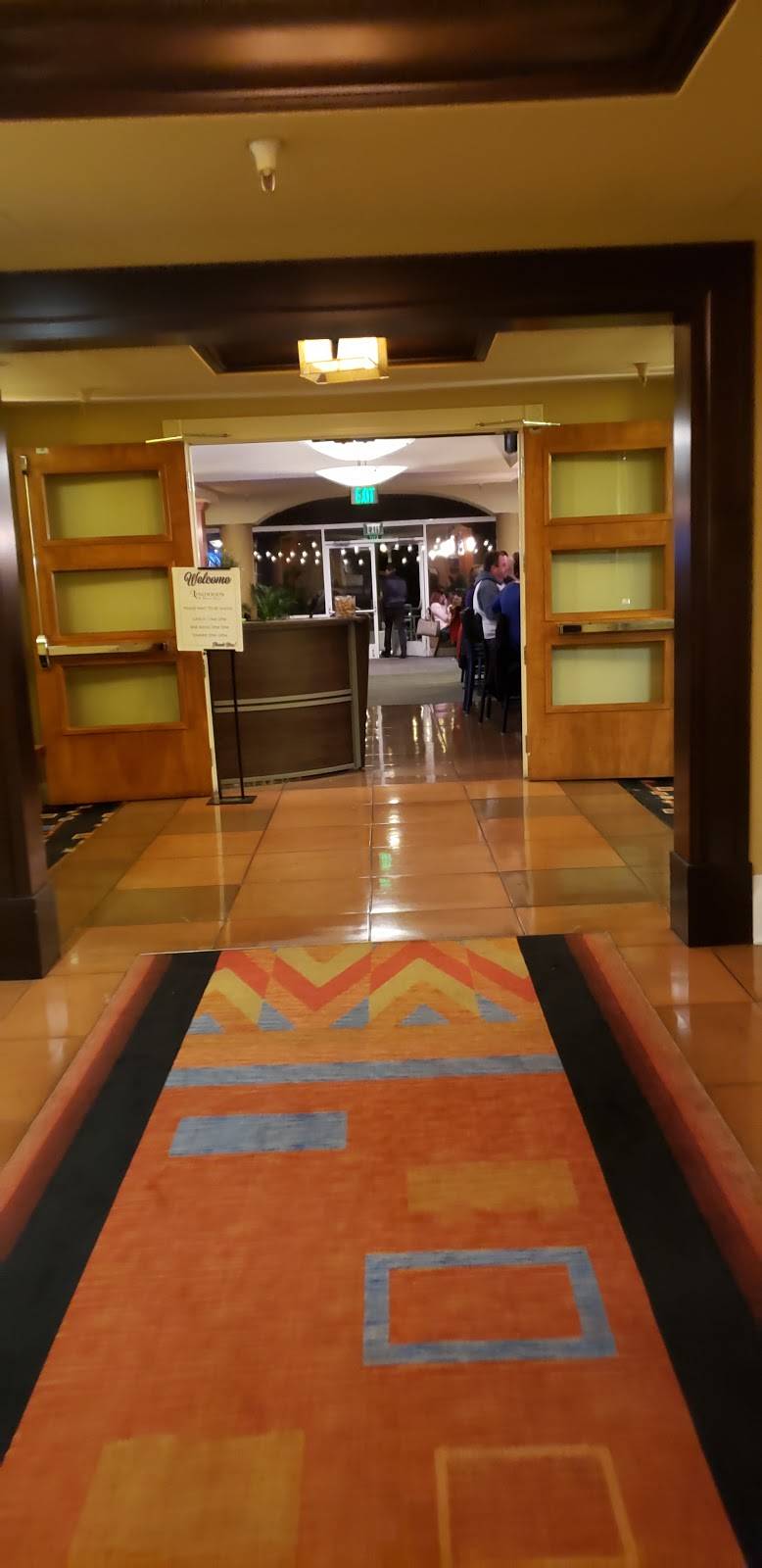 Linwoods Bar & Grill at Chaminade Resort | restaurant | 1 Chaminade Ln, Santa Cruz, CA 95065, USA | 8314755600 OR +1 831-475-5600