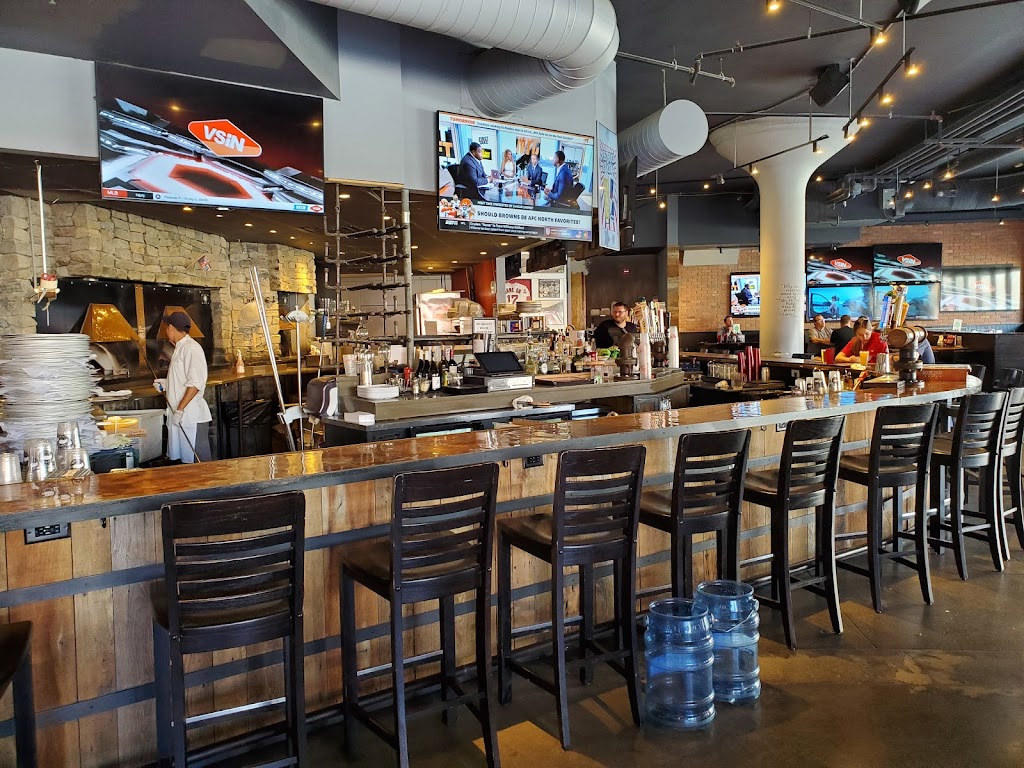 Max & Leos Pizza Fenway | restaurant | 82 Lansdowne St, Boston, MA 02215, USA | 6173517001 OR +1 617-351-7001