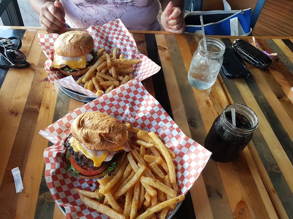 Venezia Grill, Pizzeria & Bar | restaurant | 6646 Collins Ave, Miami Beach, FL 33141, USA | 3058682267 OR +1 305-868-2267