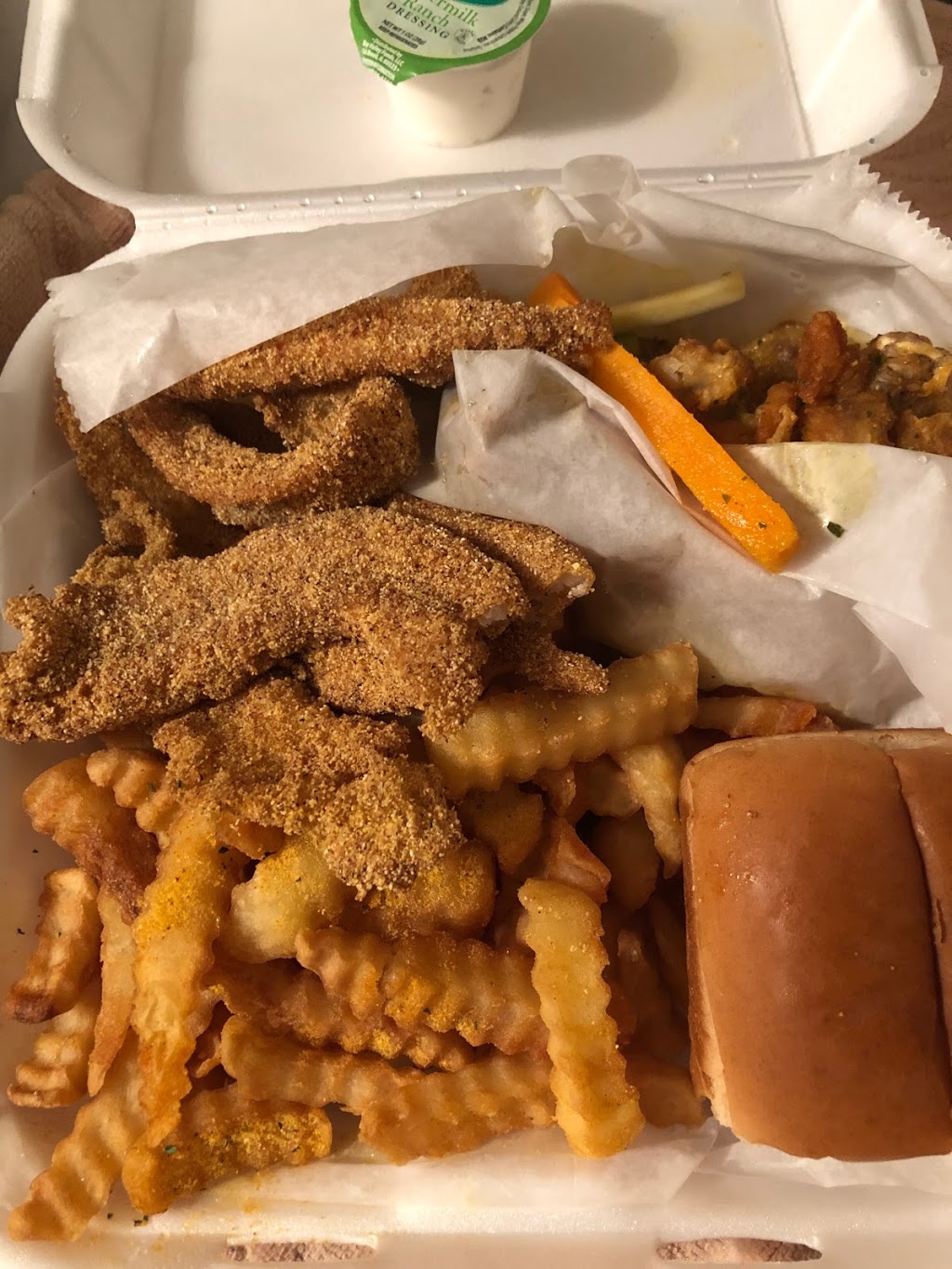 Crumpys Hot Wings East | restaurant | 4980 Park Ave, Memphis, TN 38117, USA | 9013104780 OR +1 901-310-4780