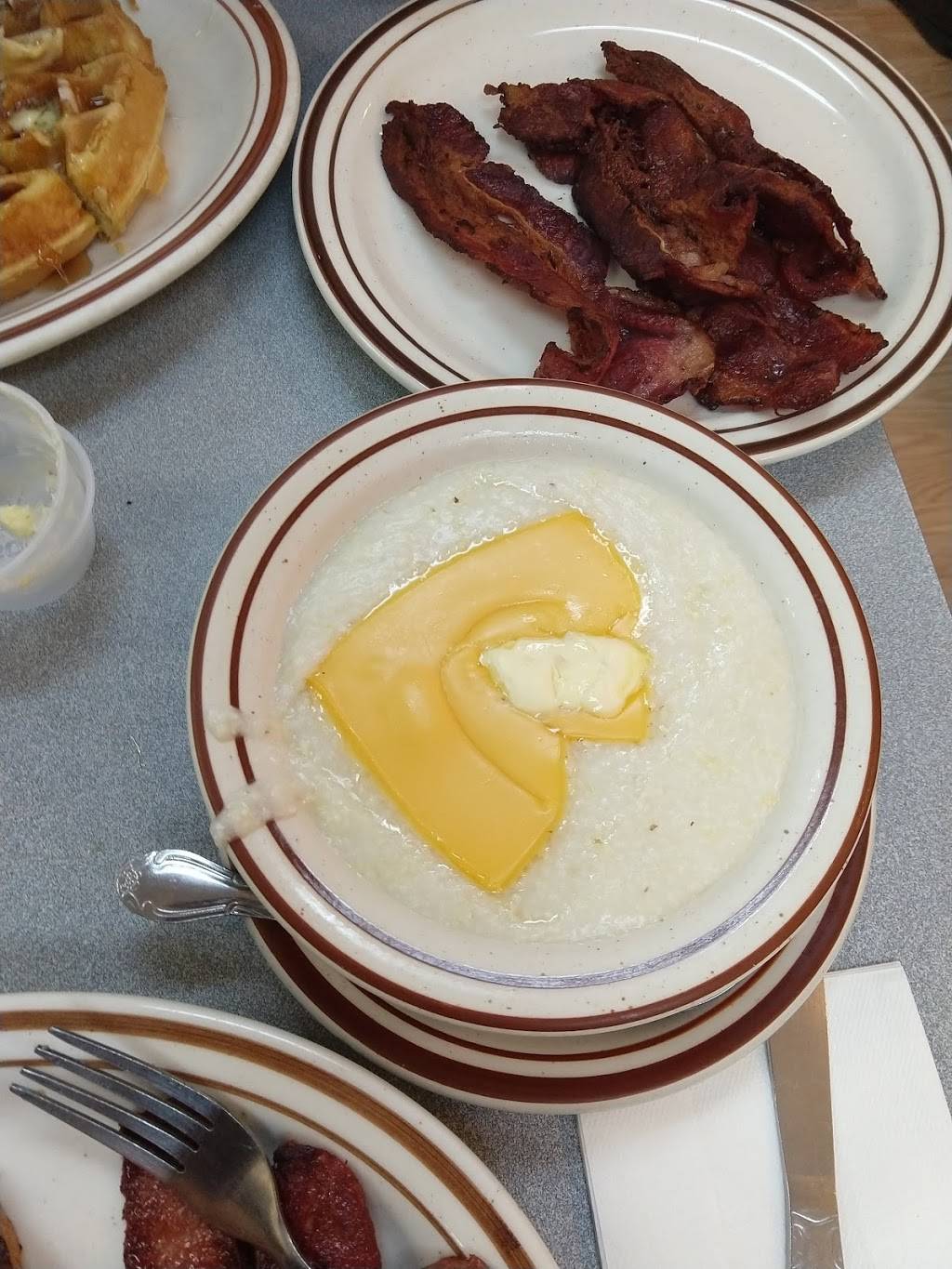 Chriss Texas Wiener Family Restaurant | meal takeaway | 51 S Orange Ave, South Orange, NJ 07079, USA | 9737636300 OR +1 973-763-6300