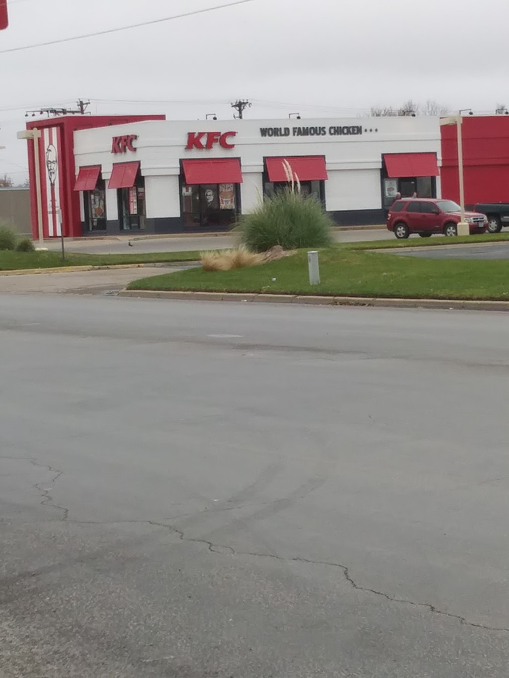 KFC | restaurant | 2201 N Hobart St, Pampa, TX 79065, USA | 8066652766 OR +1 806-665-2766