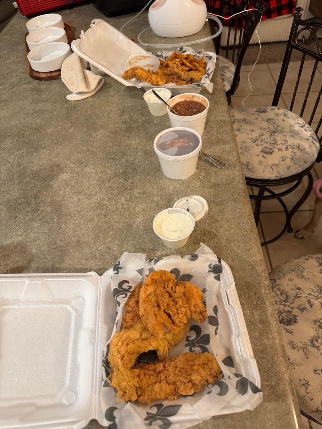 The Chicken Box | restaurant | 64724 LA-41, Pearl River, LA 70452, USA | 9852509400 OR +1 985-250-9400