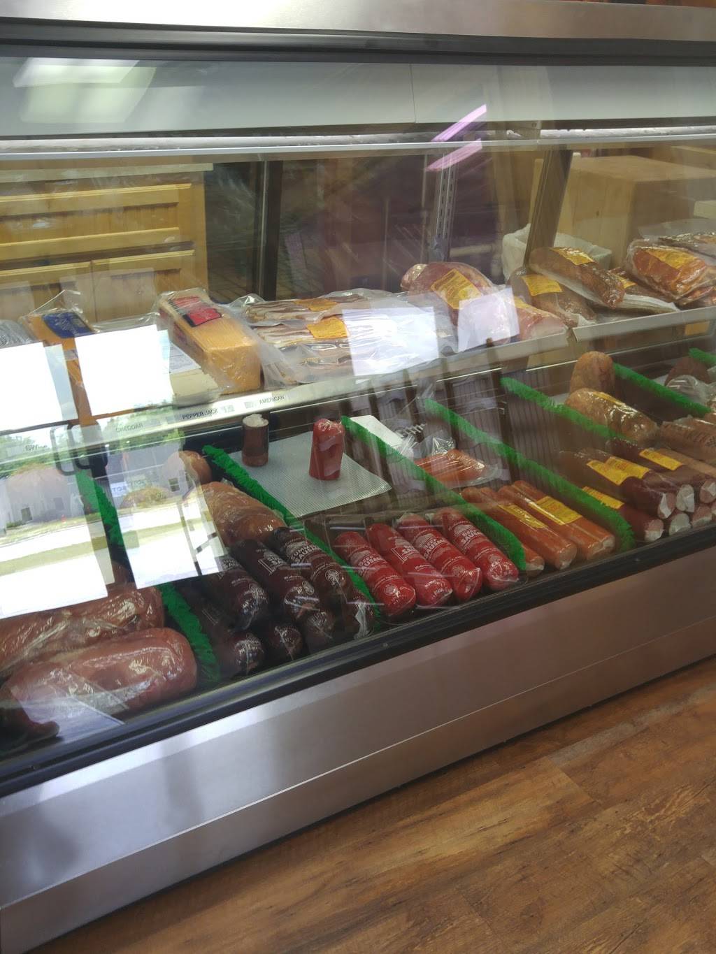 Robertsons Hams | restaurant | 110 N Wanda St, Marietta, OK 73448, USA | 5802763395 OR +1 580-276-3395